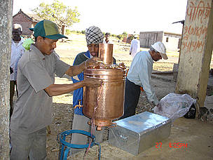 Copper Boiler - Gift to the villager - reduce pressure on the ecosys / &copy;: WWF-India